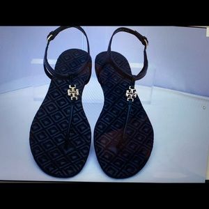 Tory Burch “Marion” quilted sandal EUC size 8 😎